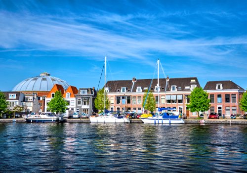 boats-and-houses-on-spaarne-river-haarlem-nether-2024-10-13-10-01-41-utc